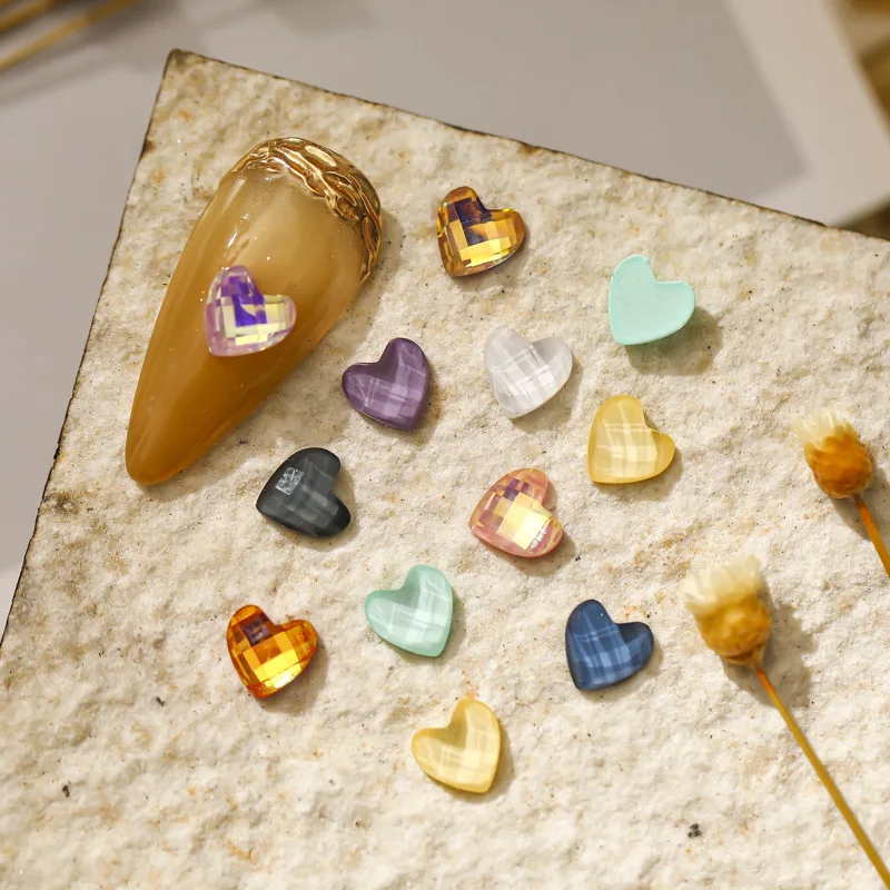 

50pcs Nail Aurora magic color peach heart resin small love plane three-dimensional Japanese resin nail patch decorative diamond