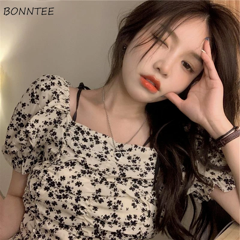 

Блузка женская тонкая с цветочным принтом и воротником-лодочкой