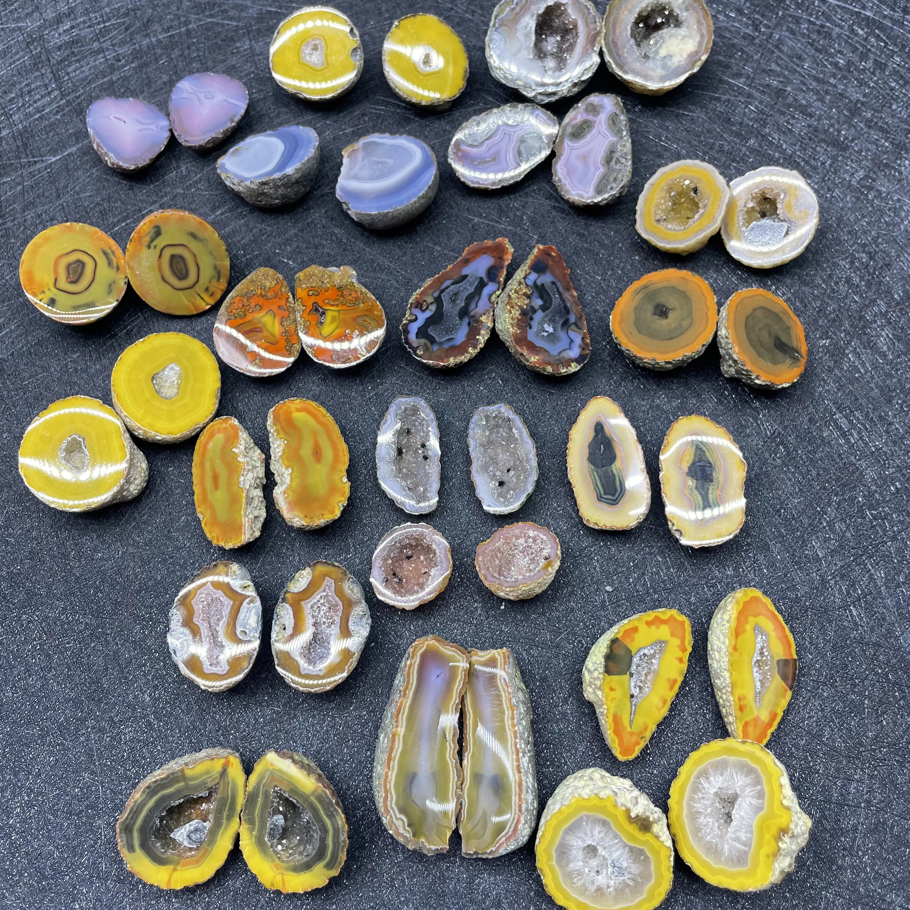 Натуральный красочный камень Zhanguo красный агат жеод полированный оникс Кристалл