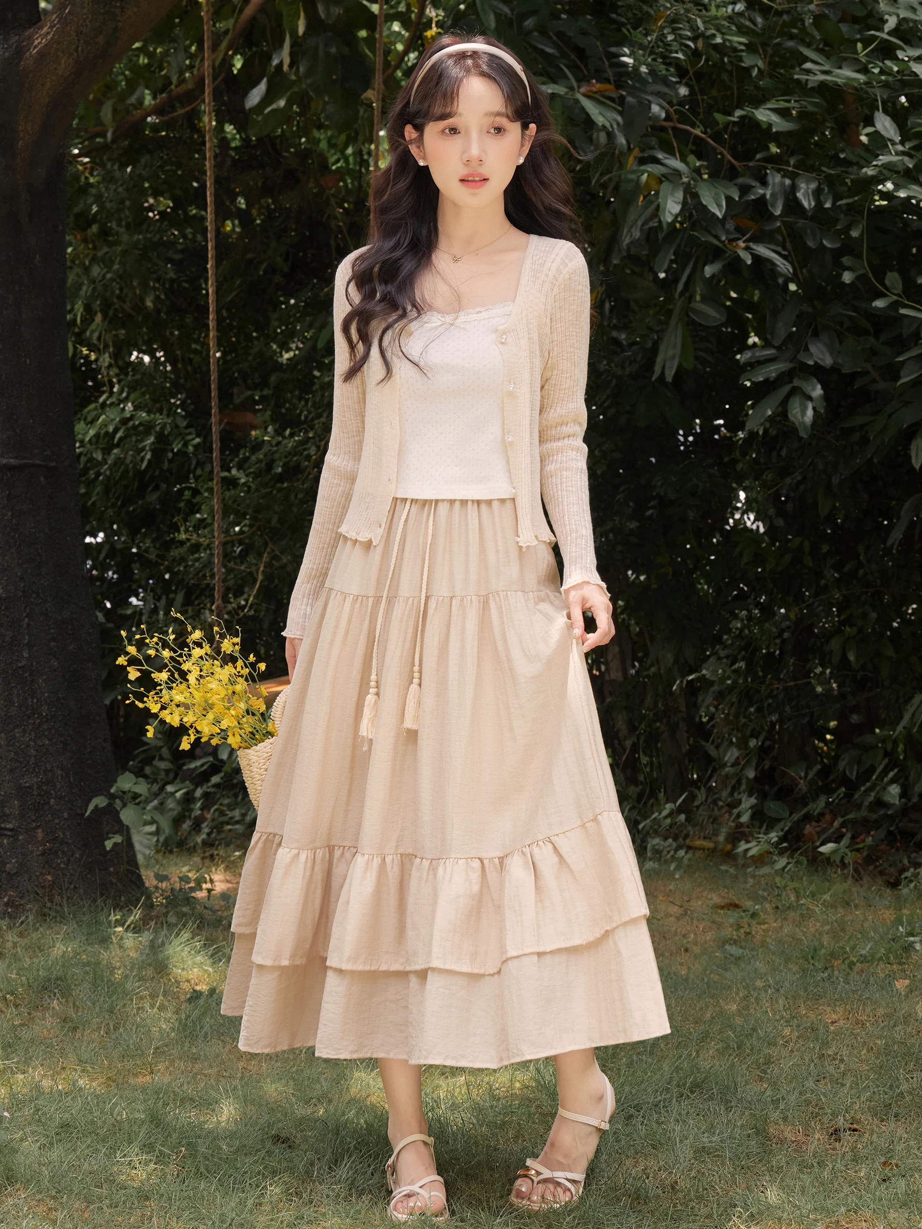 Lingqi 2024 Gentle Retro Thin Pearl Button Cardigan Small V-neck Slim fit Slimming Top Outerwear |