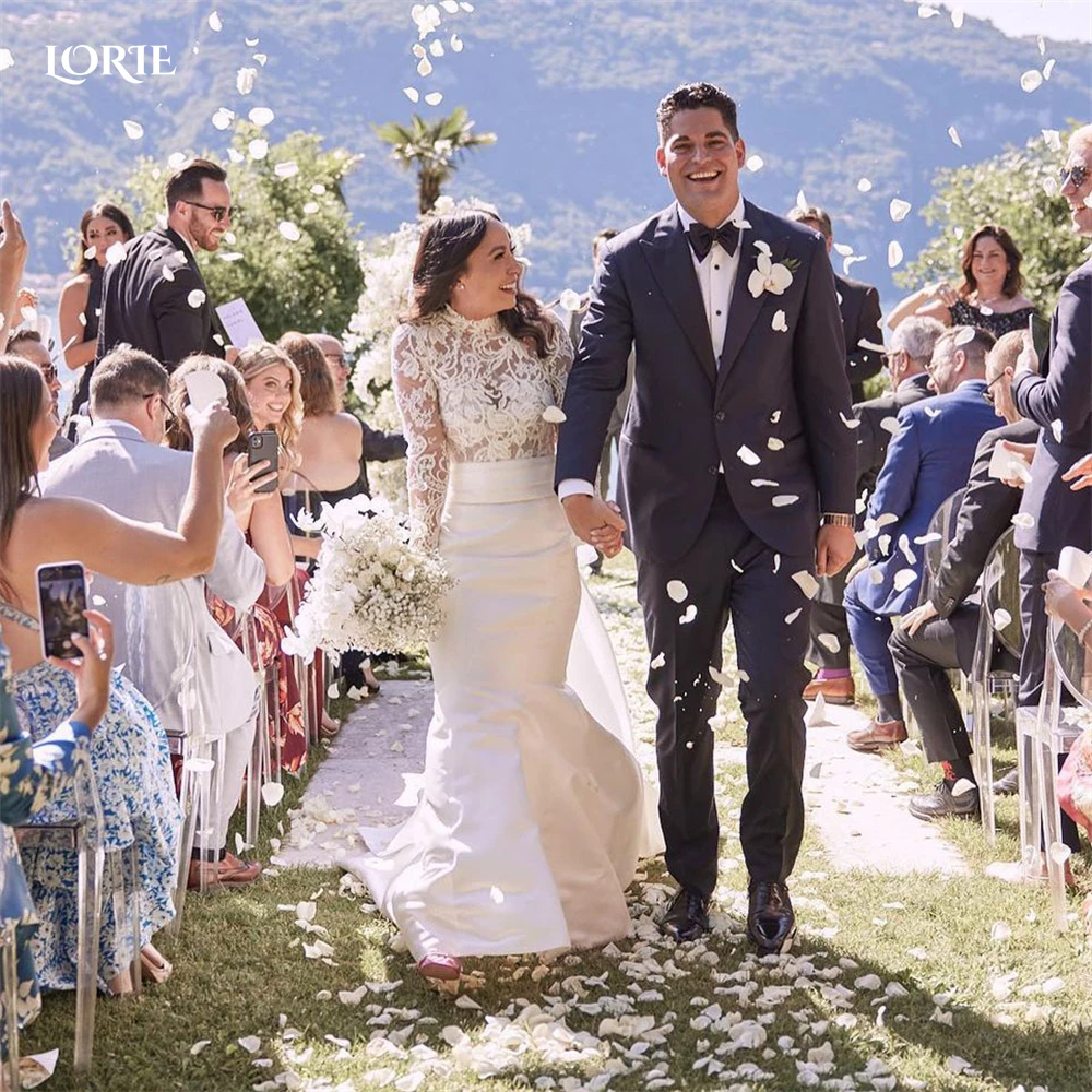 

Женское кружевное свадебное платье с юбкой-годе, открытой спиной и аппликацией