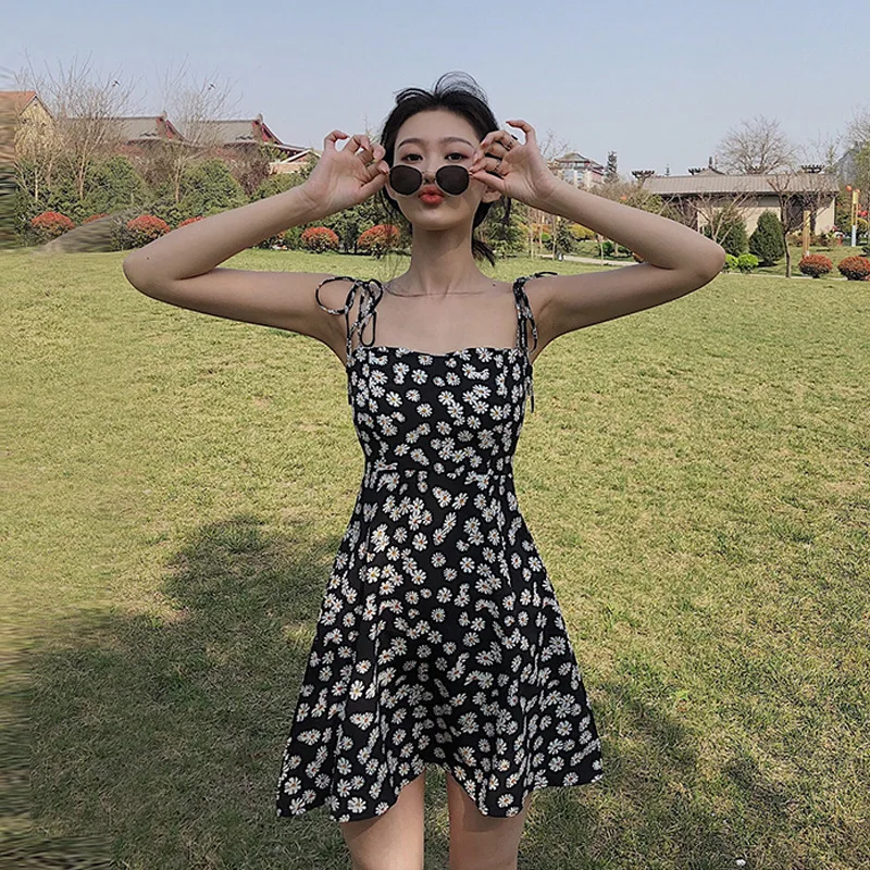 

French Retro Daisy Floral Slip Dress Summer Women Sweet Slim Waist Bandage Cottagecore Dress High Waist Spaghetti Strap Dresses
