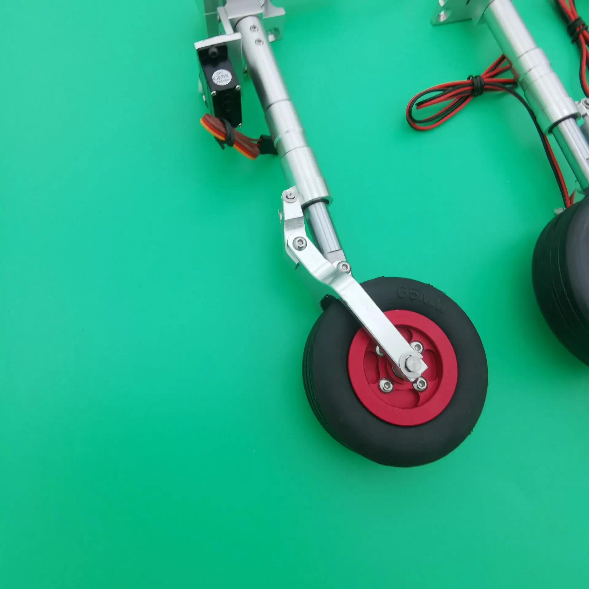 Задвижка с электрическим тормозом для реактивного самолета на турбине 6-10 кг класса CNC с антивибрационной посадочной системой.