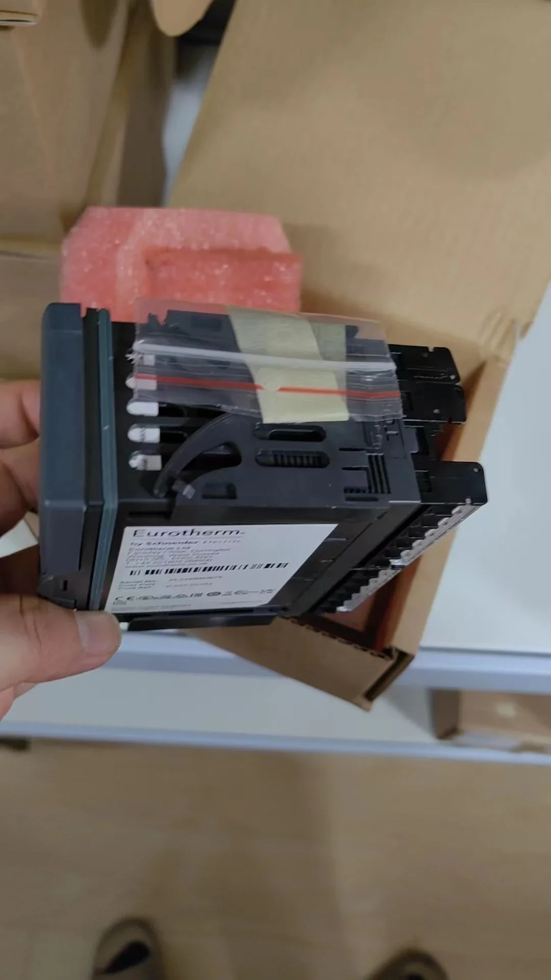 Eurotherm EPC3008/CC/VH/L2/R2/R2/XX/XX/XX/XX/TK/XXX/ST/XXXXX/XXXXXX/XX/1/S/7/X/X/X/P/X/X/C/XX/XX/XX/XX/XX