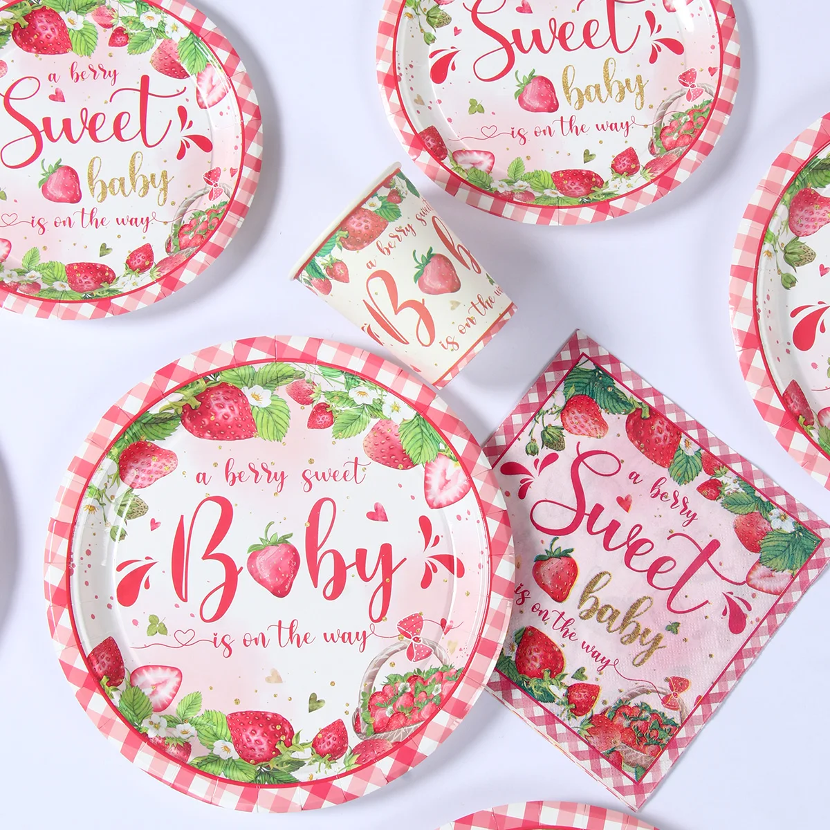 Одноразовая посуда с розовыми фруктами и клубникой 8 гостей