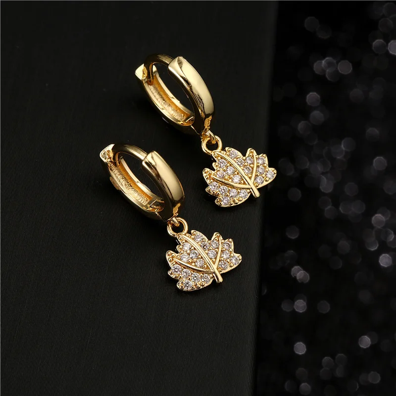 

Gold-colored Plated Earrings With Micro-inlaid Zircon Leaf Earrings Are Best Selling In Europe And America.