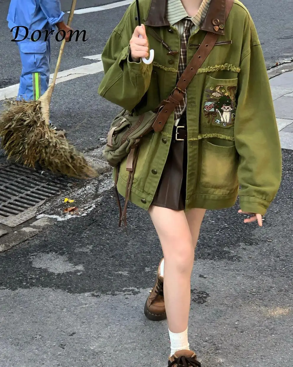 Куртка женская джинсовая составного кроя винтажная вышивка зеленым отворотом