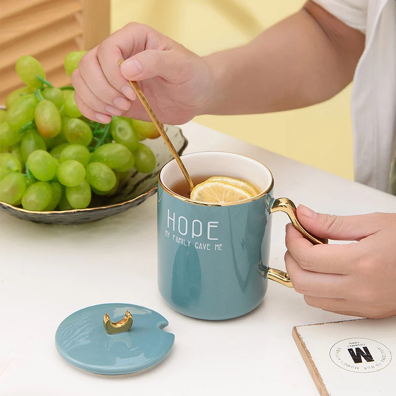 Керамическая кружка с крышкой золотой ручкой стакан для домашнего сока напитков