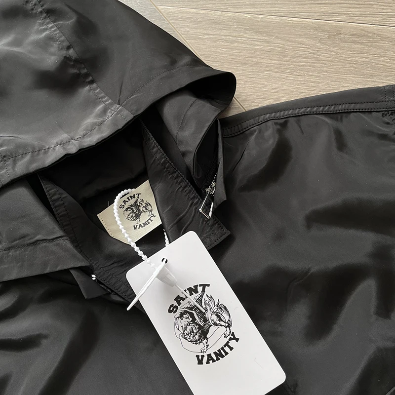 Фото SAINT VANITY Повседневный спортивный плащ с вышивкой и короткими рукавами с капюшоном №4
