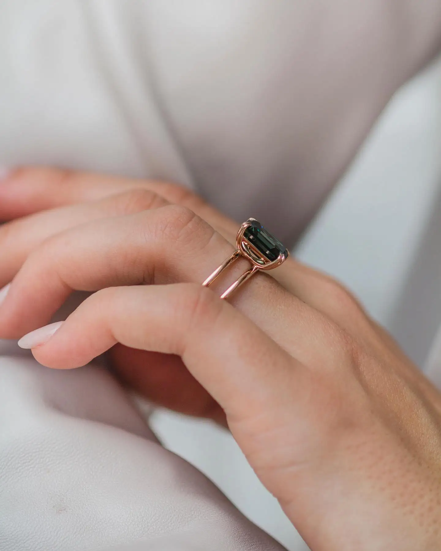 JOVOVASMILE VVS Moissanite Rings 4.5carat 11x8mm Fancy Dark Green Emerald Cut 18k Rose Gold Solitaire Lennon Ring For Women