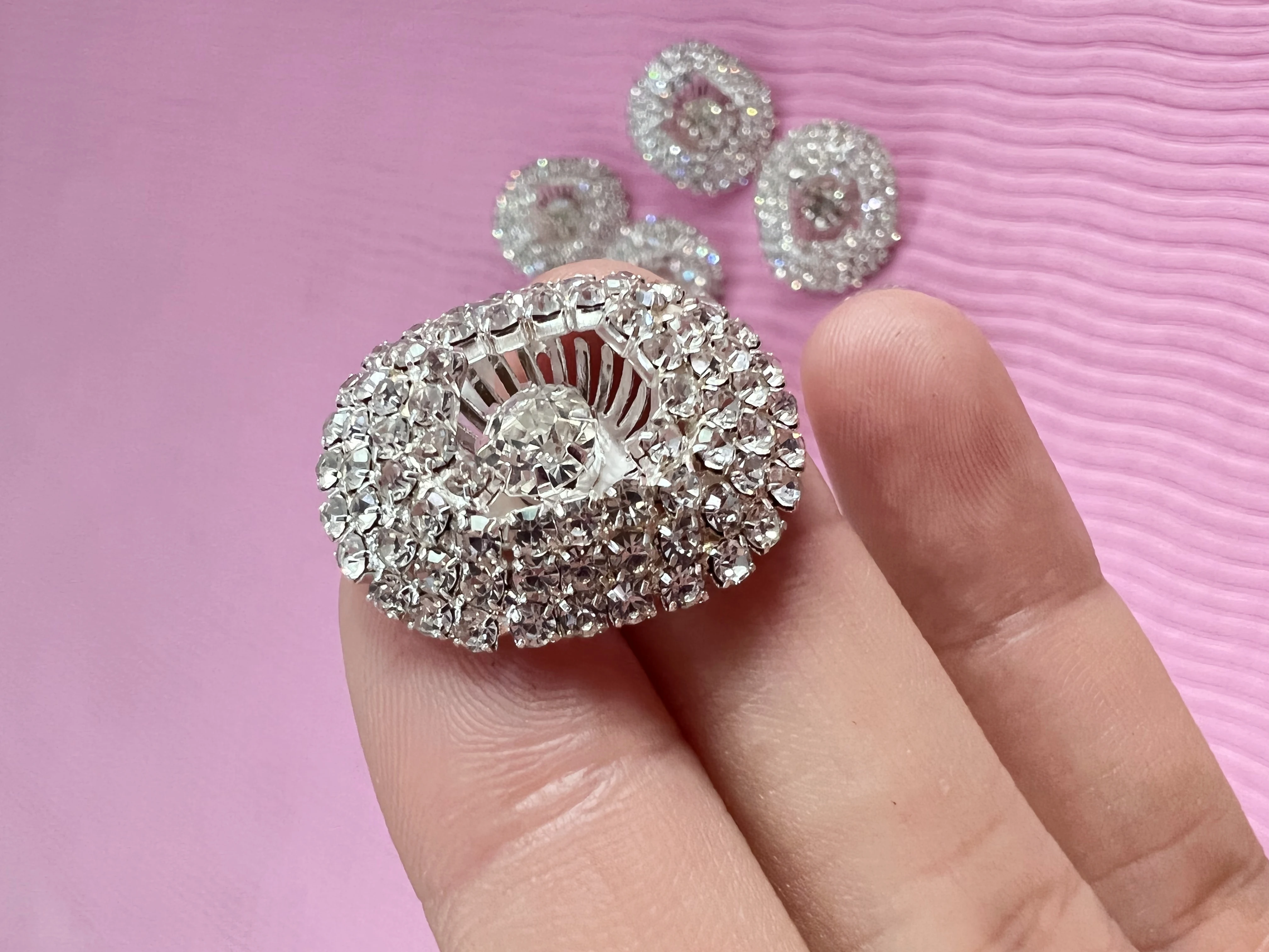 

20pcs Crystal Rhinestone button , Crystal Button Wedding decoration accessory. Women Coat Sweater Silver Accessories 23MM DIY