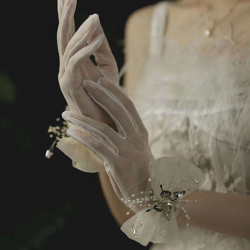 

Короткие тюлевые перчатки с закрытыми пальцами и жемчугом