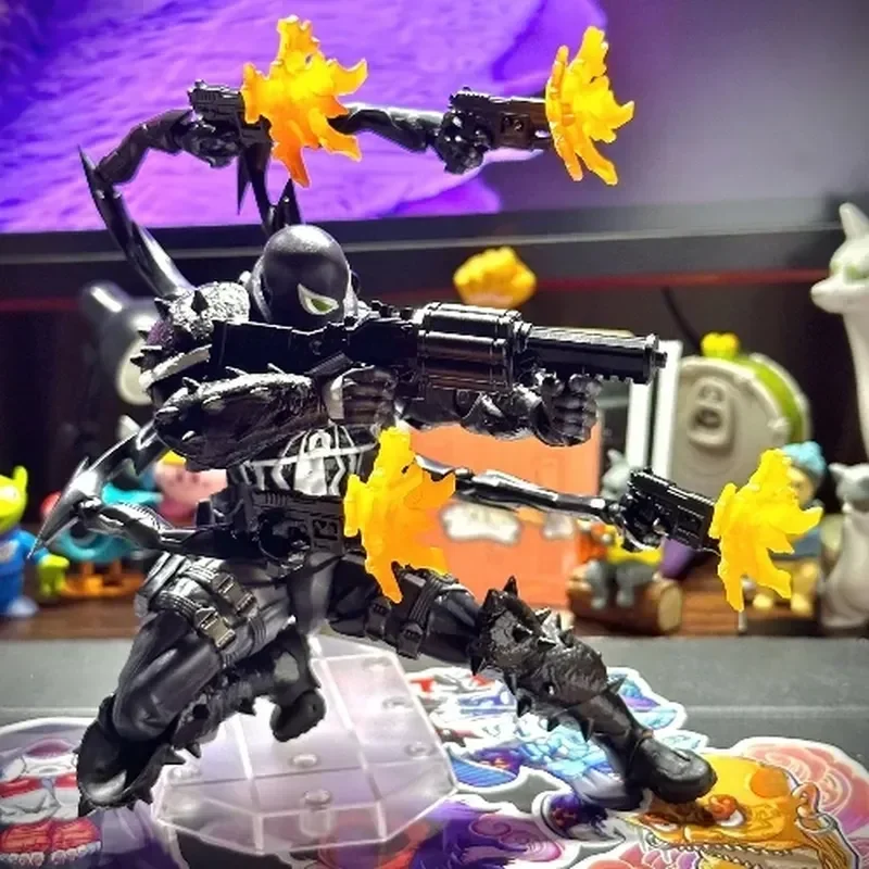 Экшн-фигурка из ПВХ Веном