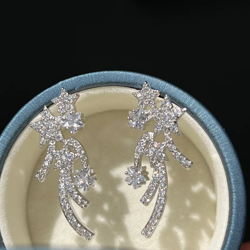 

Women Comet inlaid zircon Pentagram female one-piece meteor earrings