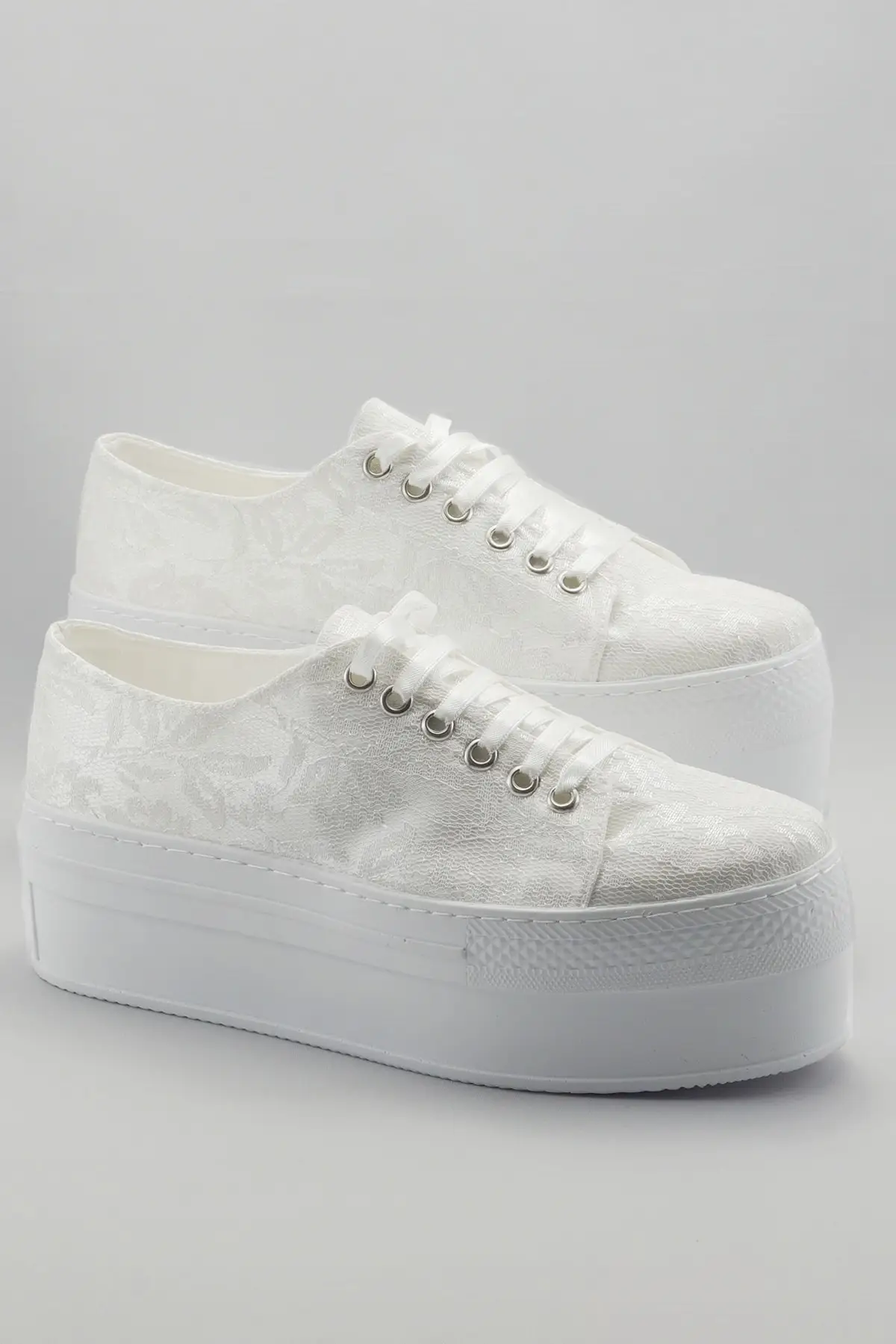 

White women's heeled shoes cnr1501white coat