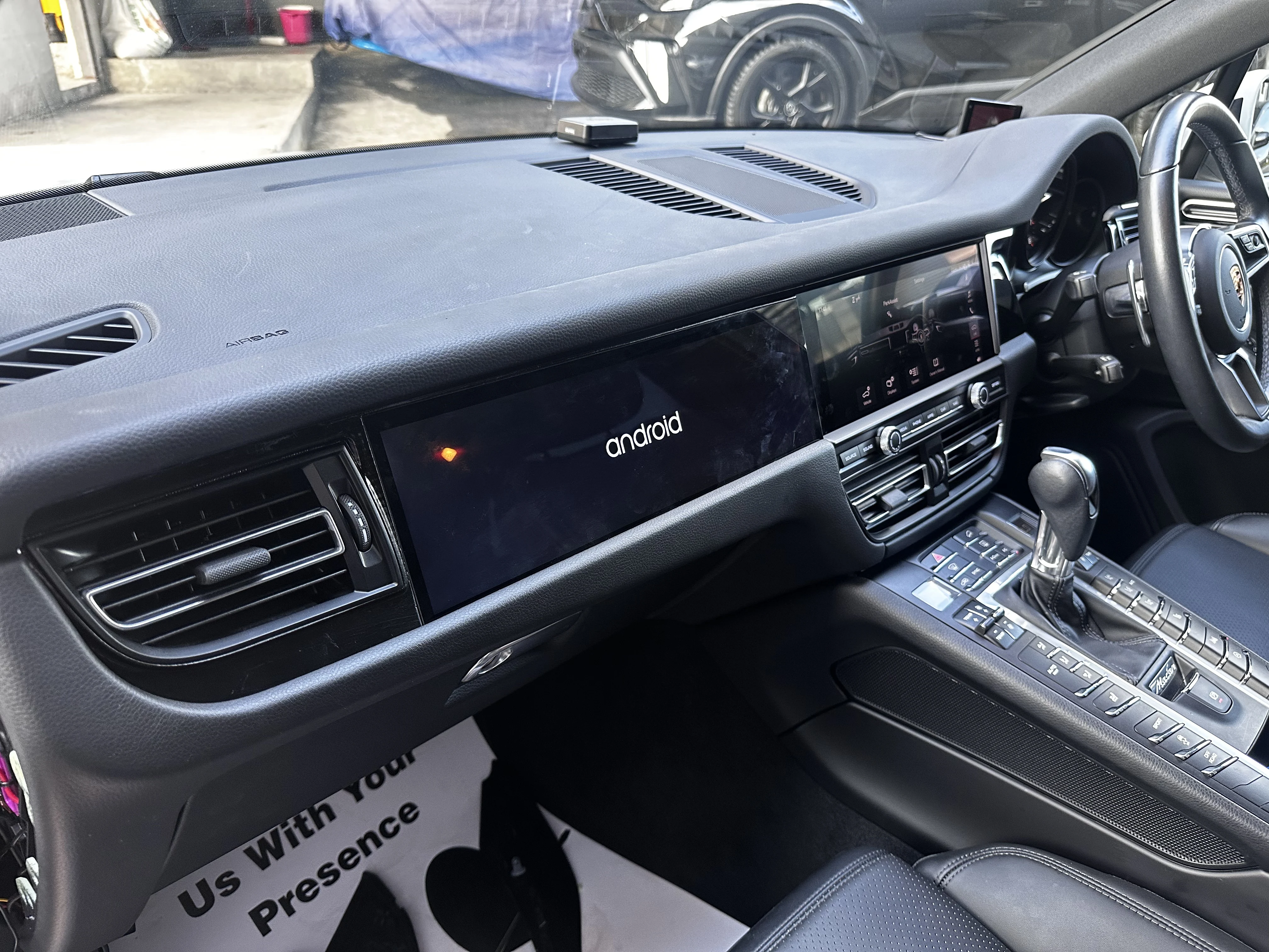 Фото 15-дюймовое автомобильное радио с CarPlay и Android 14 для Porsche Macan 2018-2023, GPS-навигация, развлекательная система для пассажиров, стерео-головное устройство 4G №5