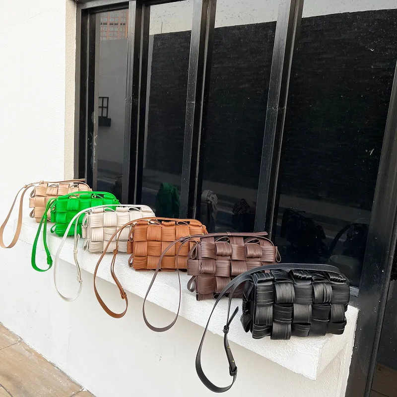 

Модные вязаные сумки, плетеные сумки через плечо для женщин 2022, роскошная дизайнерская сумка, сумка на плечо, женские маленькие кошельки с к...