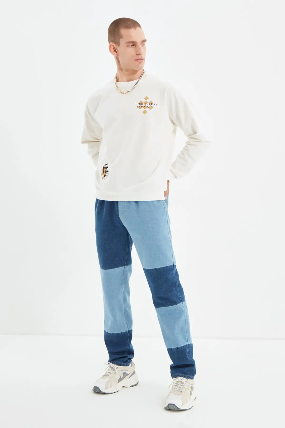 

Trendyol Male Regular Fit Beli Wheel Patchwork Jeans TMNAW22JE0272