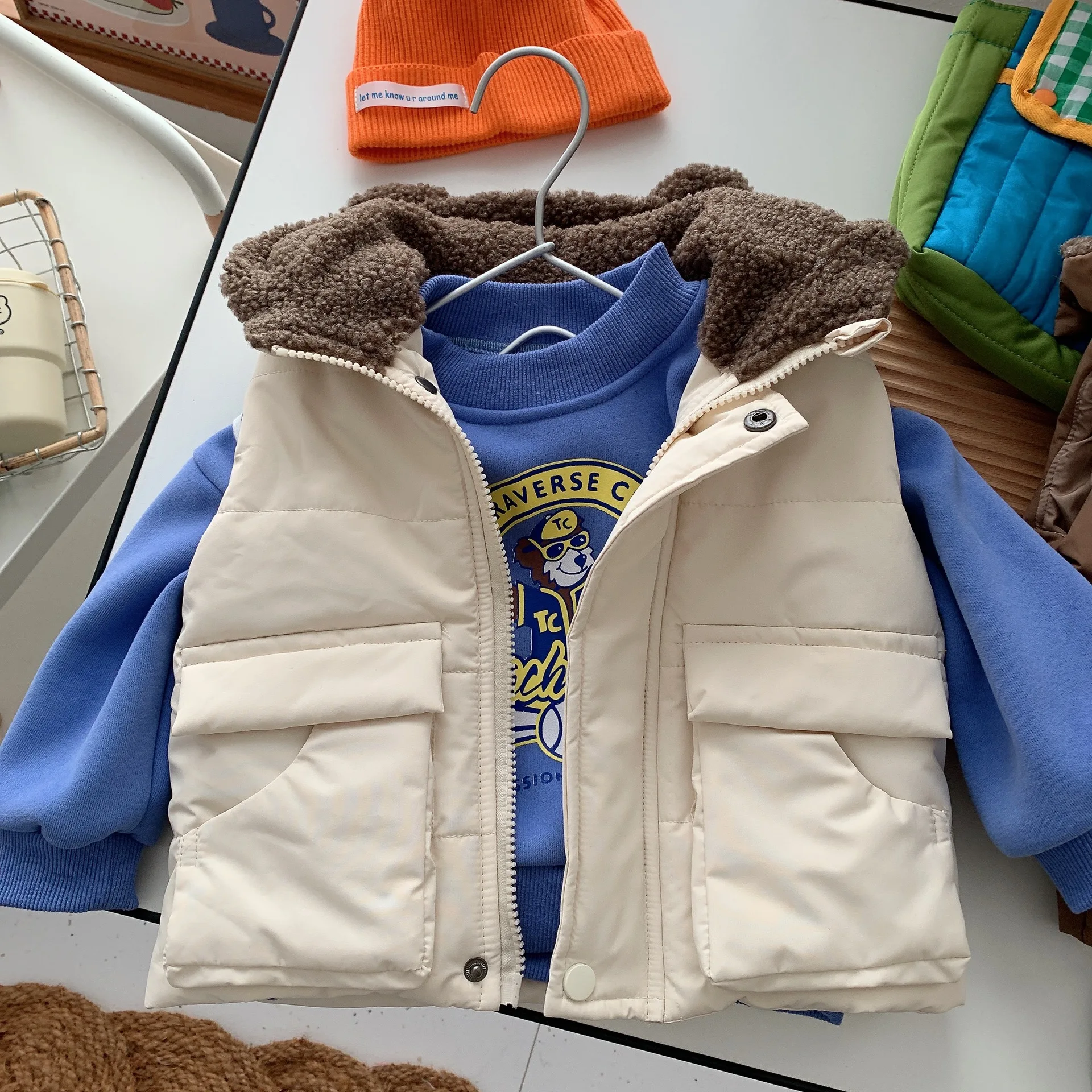 

Kids Warm Solid Hooded Vest Winter Girls Boys Thicken Waistcoat Padded Outerwear Vest Children Cotton Jackets Vest for 0-5 Years