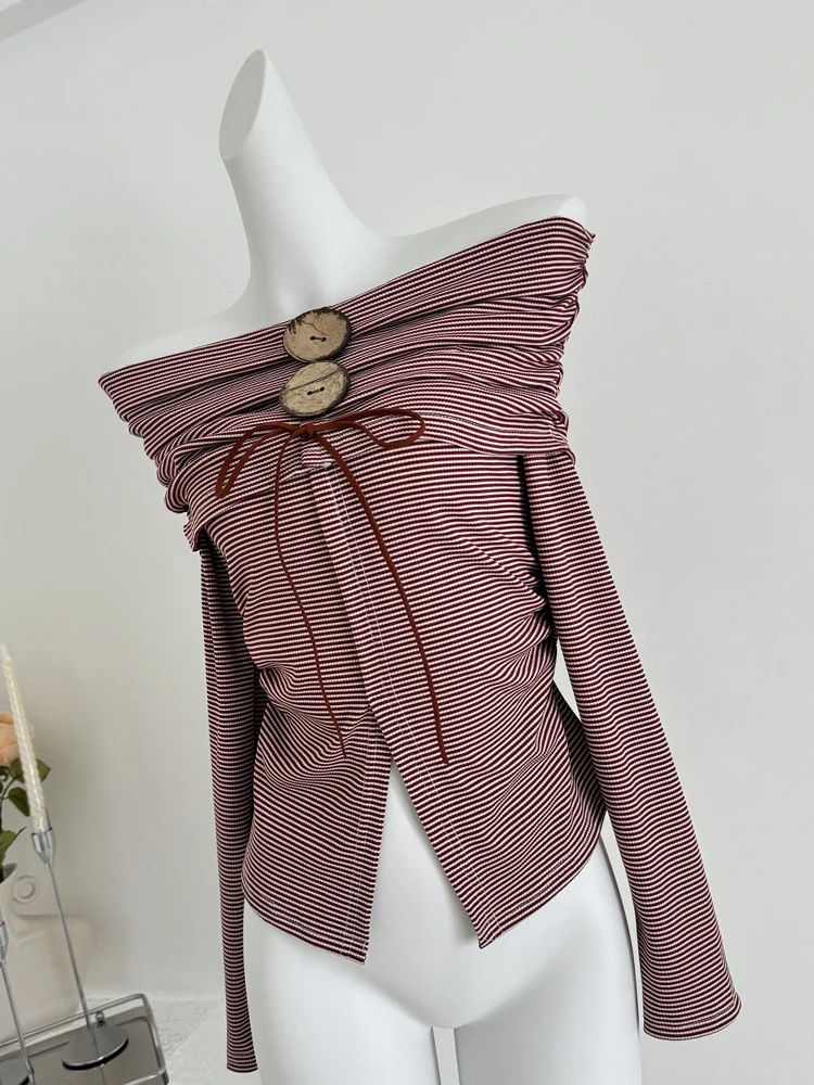 Женская футболка с длинным рукавом в полоску воротником-лодочкой