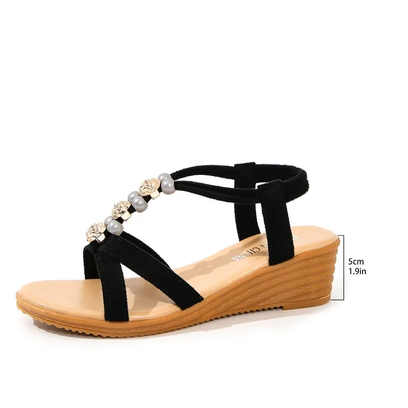 Женские босоножки на танкетке с жемчугом модные шлепанцы массивном высоком