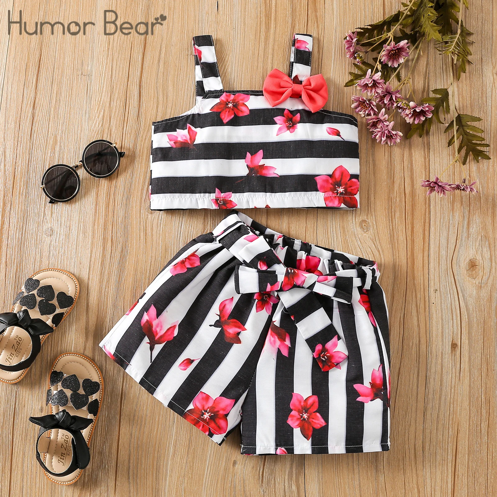 

Комплект одежды Humor Bear для девочек, лето 2022, жилет и шорты в полоску на бретельках с цветочным принтом, Повседневная Женская одежда из 2 предм...