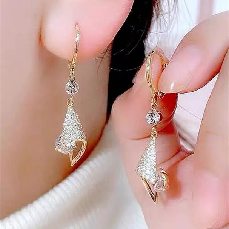 

Live broadcast 2022 new fashion niche design stereo geometric ear button temperament diamond pierced earrings female earrings