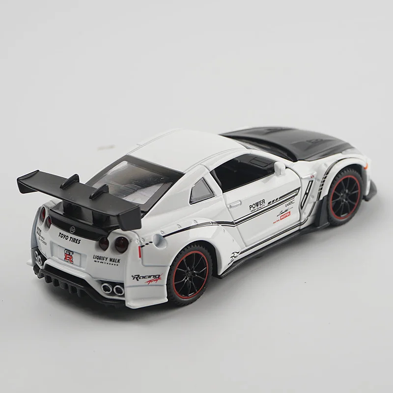 Модель автомобиля NISSAN GTR R35 из сплава 1:32