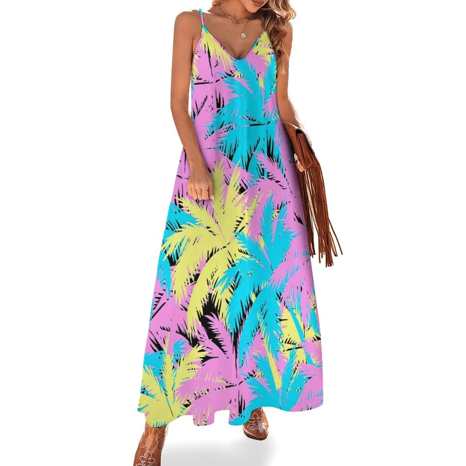 

Платье-макси с принтом пальм и V-образным вырезом