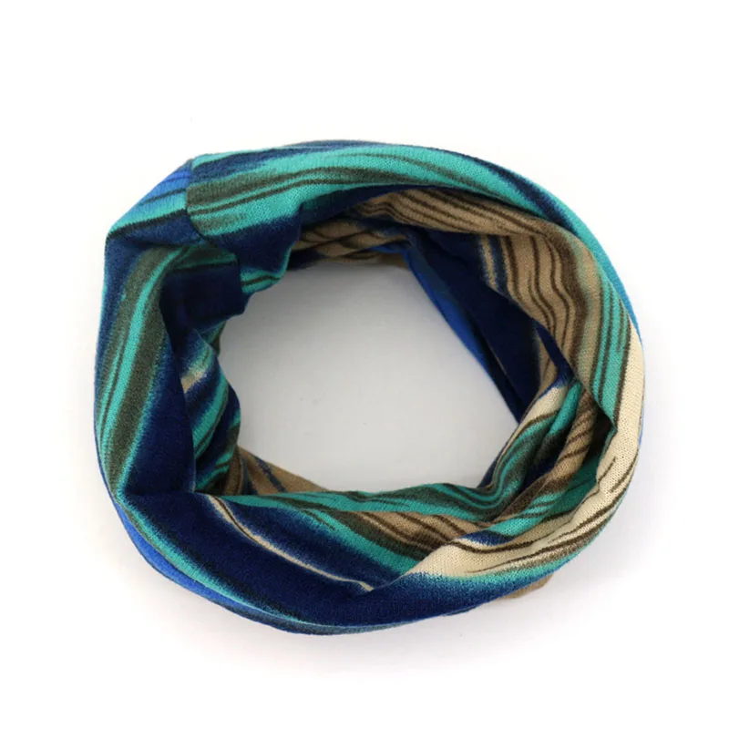 Весенне-осенние шапки в радужную полоску