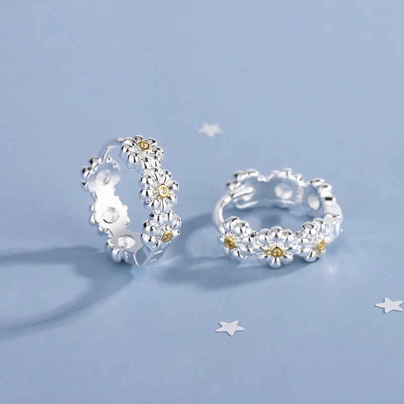 

Korean Cute Daisy Flower Hoop Earrings For Women New Trend Crystal Pearl Flower Earrings Girl Wedding Party Jewelry Gift