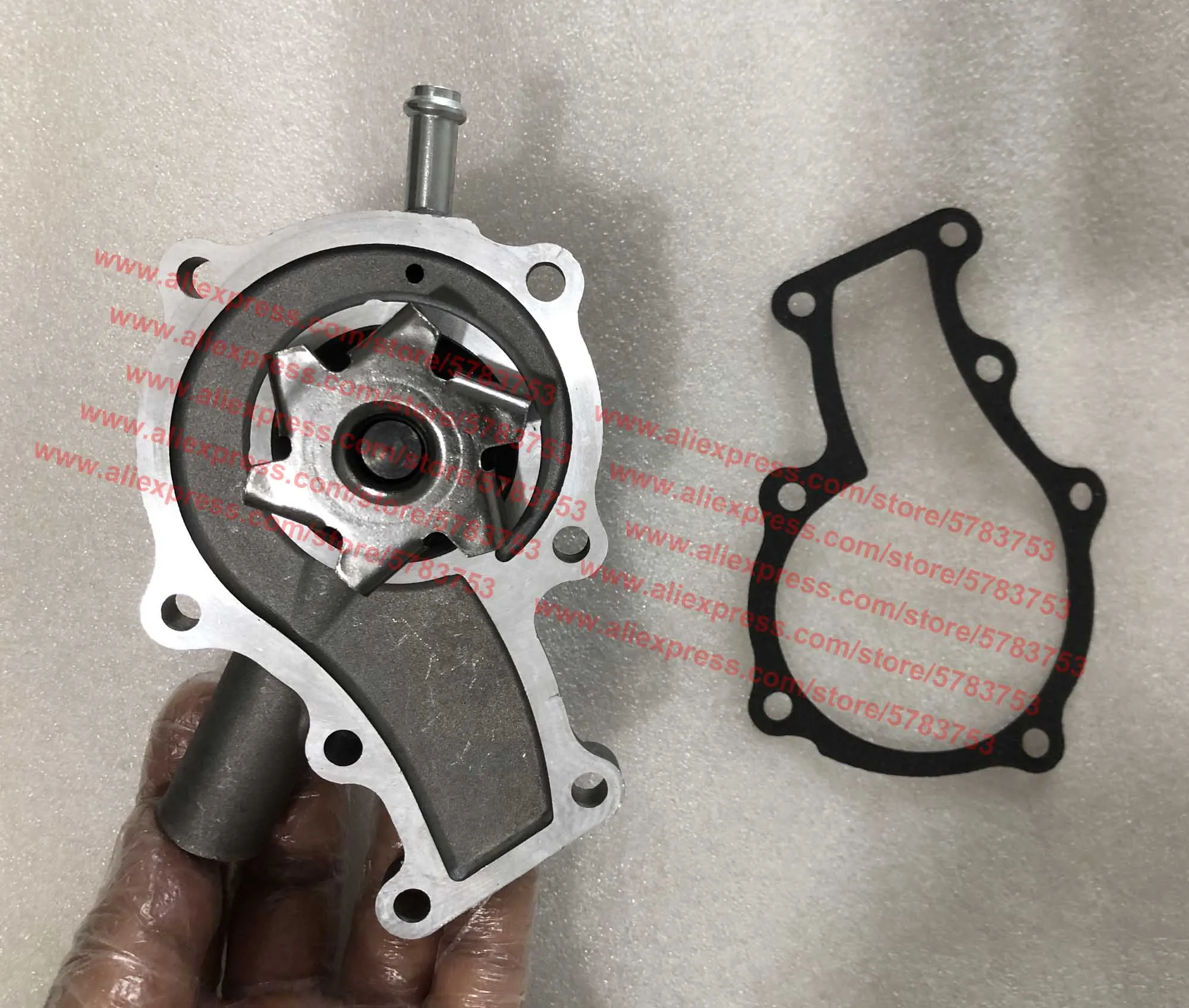 Водяной насос Kubota 1E051-73030 двигатели 19883-73030 / 15881-73030 19983-73030 1E051-73034 D722 D782 D902 68CMD - купить