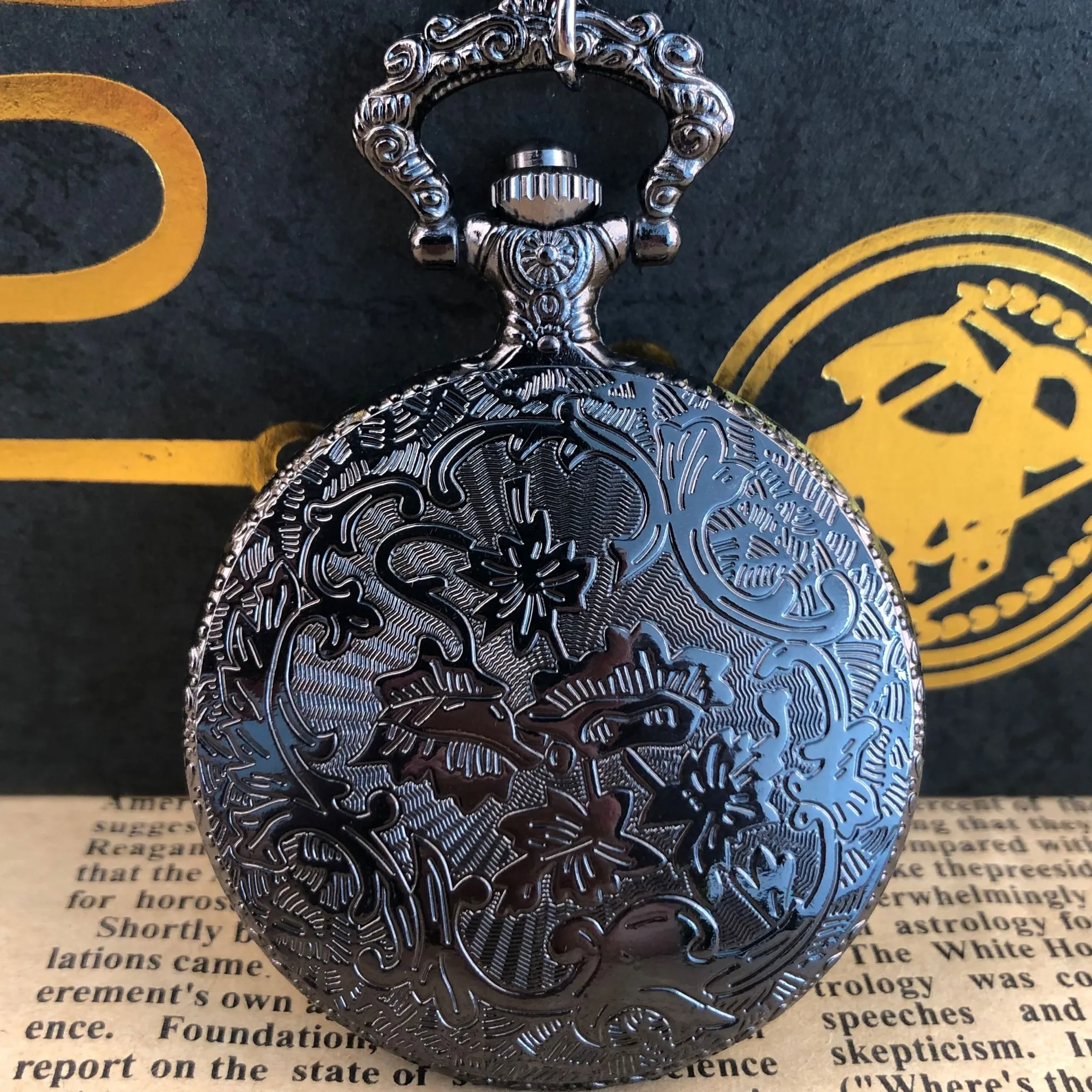 Рисунок 5 - Классические черные тисненые кварцевые