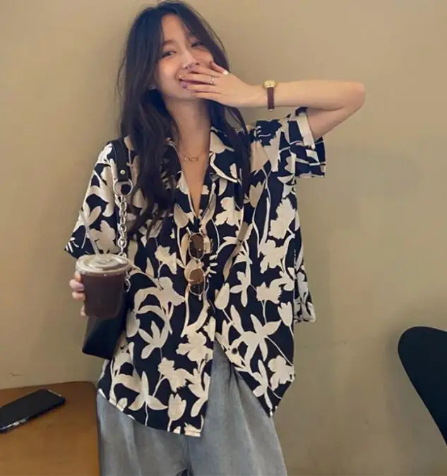 

Women Floral Print Blouse Summer Short Sleeve Button Pullover Tops Boho Leisure Beach V Neck Blusas Vintage топ женский