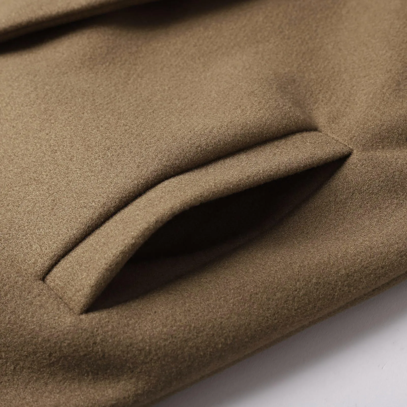 Женское зимнее двубортное шерстяное пальто с длинными рукавами и лацканами