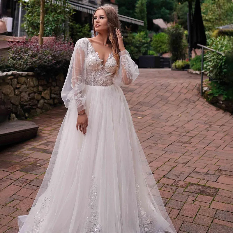 

Женское платье с длинными рукавами-фонариками и V-образным вырезом