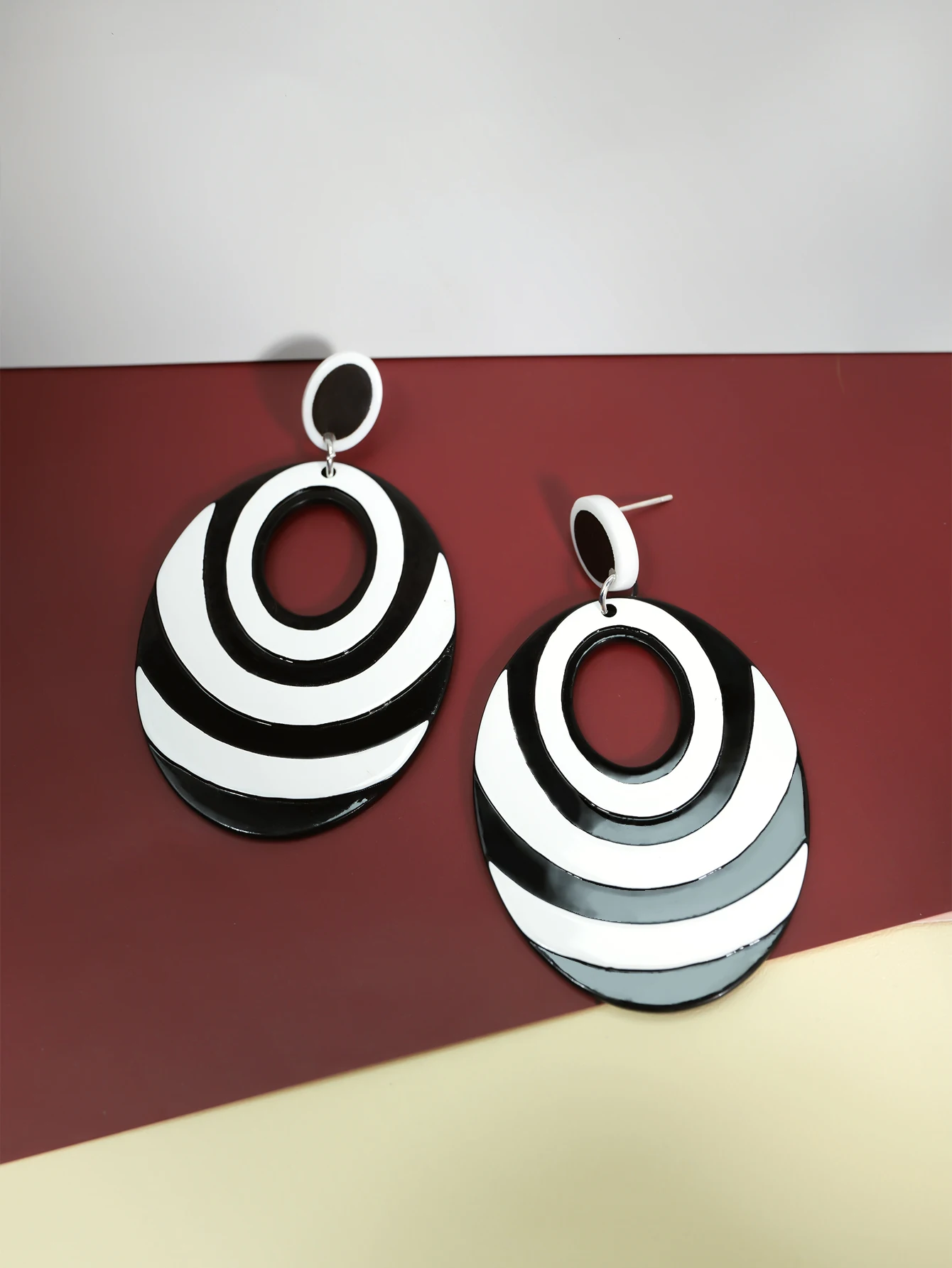 Элегантные Черно-белые Овальные Висячие Серьги С Полосатым Дизайном