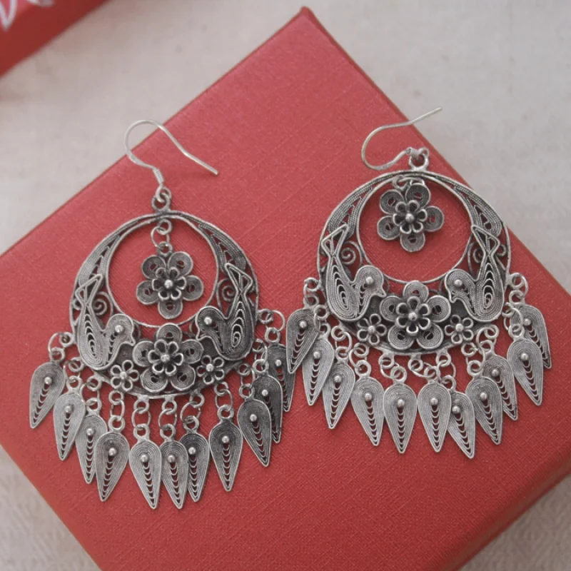 

Guizhou Miao орнамент дворцовые Винтажные серьги ручной работы Miao серебряные серьги из филиграни в виде Волшебного Цветка новый продукт бесплат...