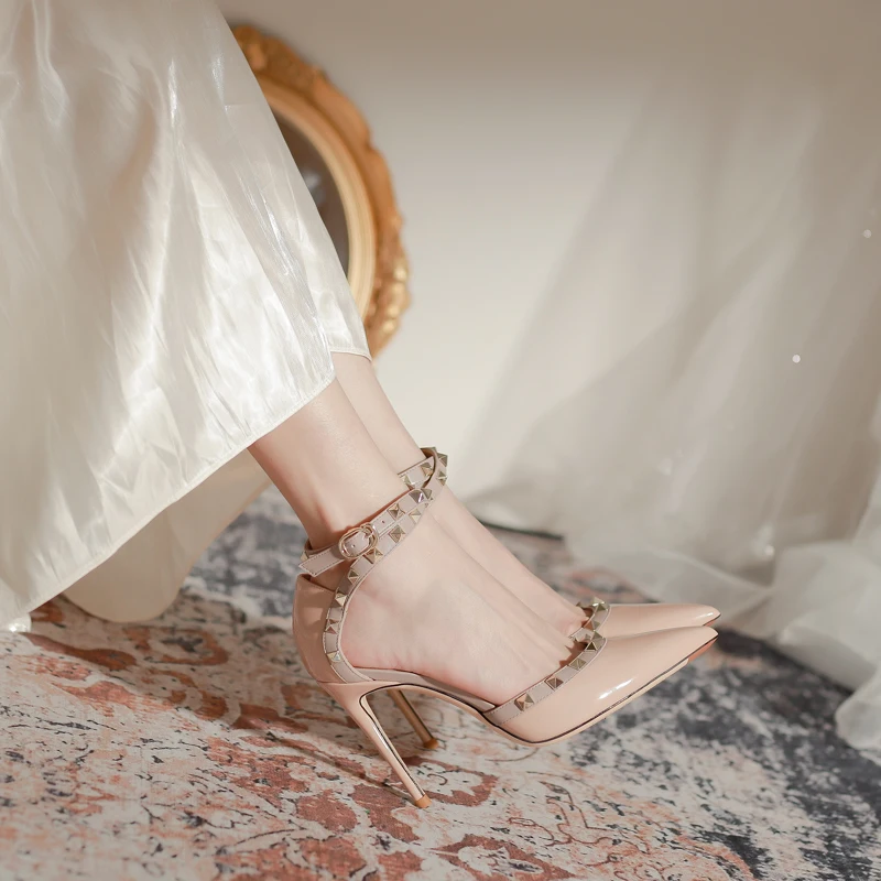 Spring /Summer Fashion Brand Women 's High Heels Pointed Rivet Women's Sandals Sexy Party Pumps Comfortable Office Women's Sho