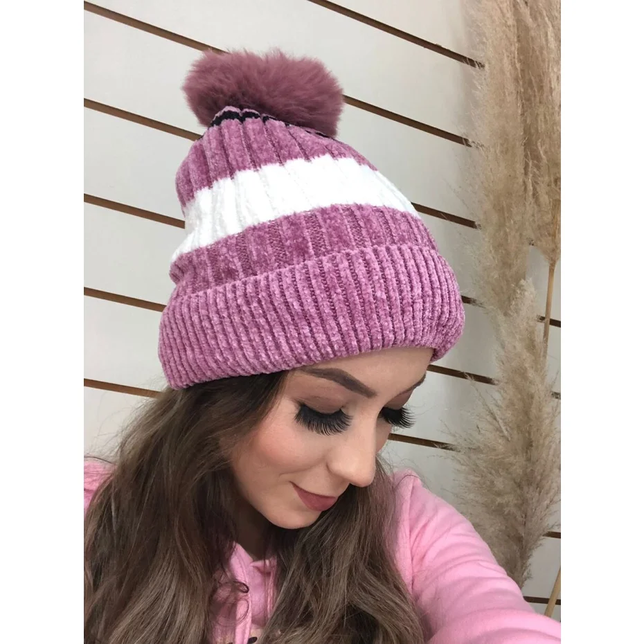 Модная трикотажная женская шапка в полоску с помпоном и подкладкой |