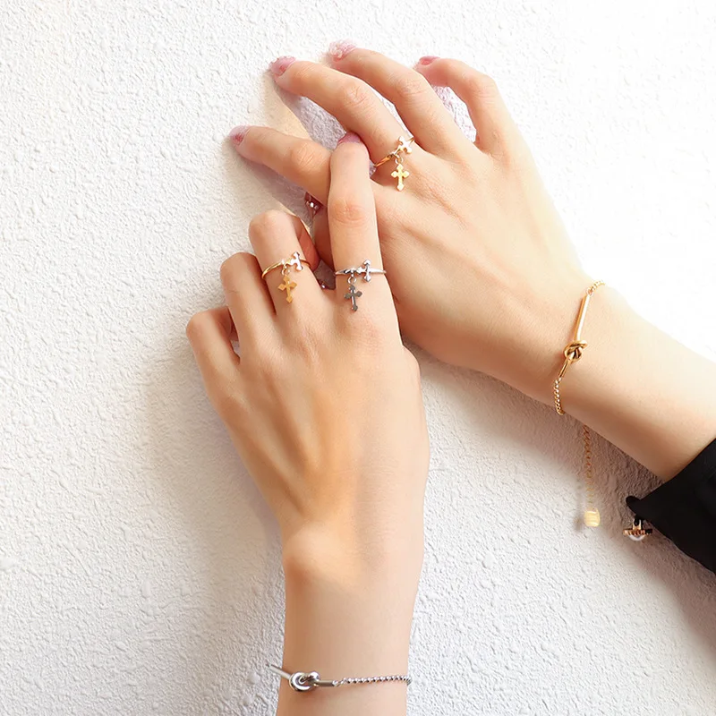 

Кольцо из титановой стали с фианитом 18k