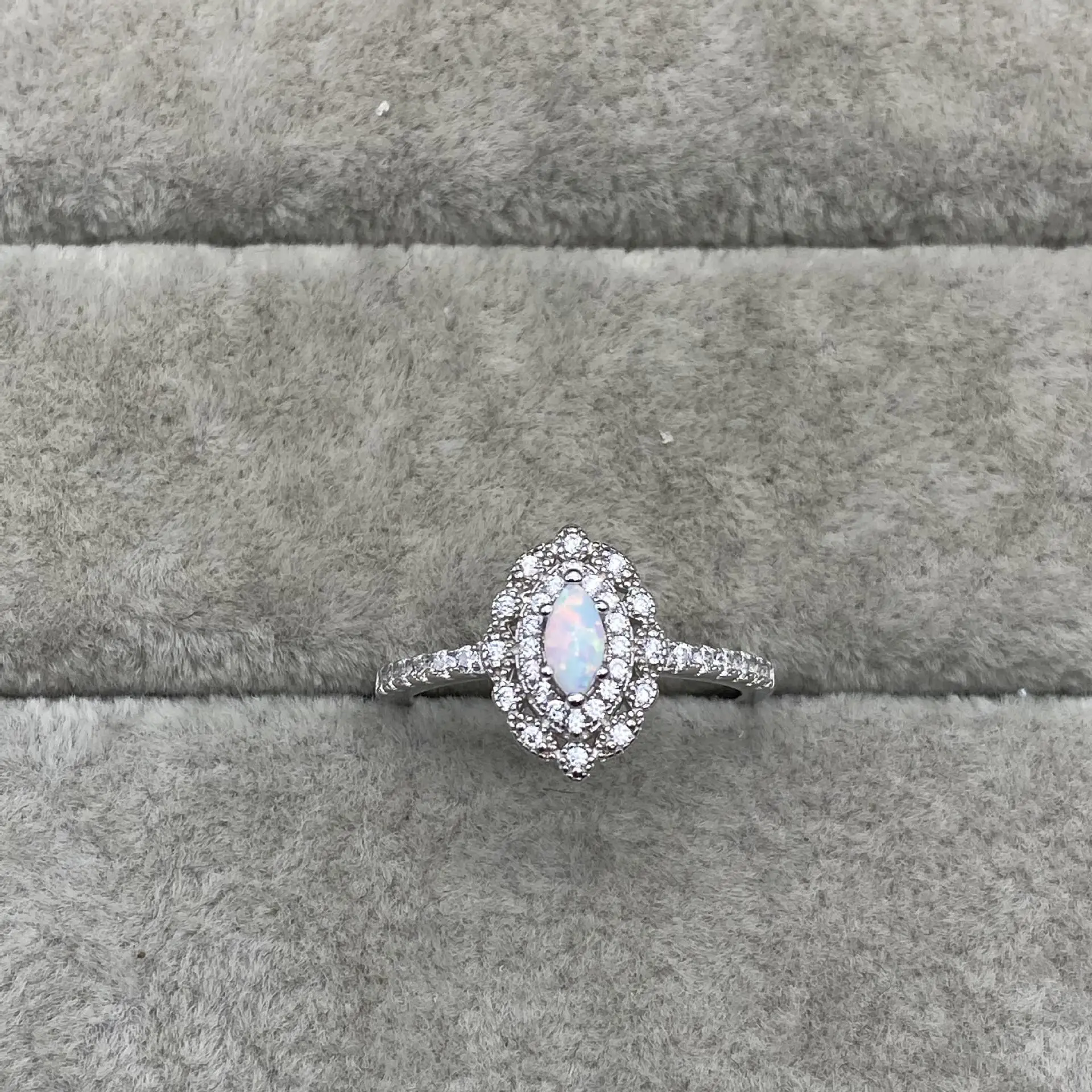 

S925 silver light luxury diamond oval ring European and American exaggerated design women's opal ring