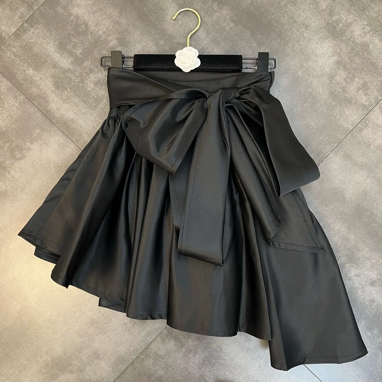 Bow irregular skirt pleated fluffy overskirt fashion overskirt skirts womens's Spring 2022