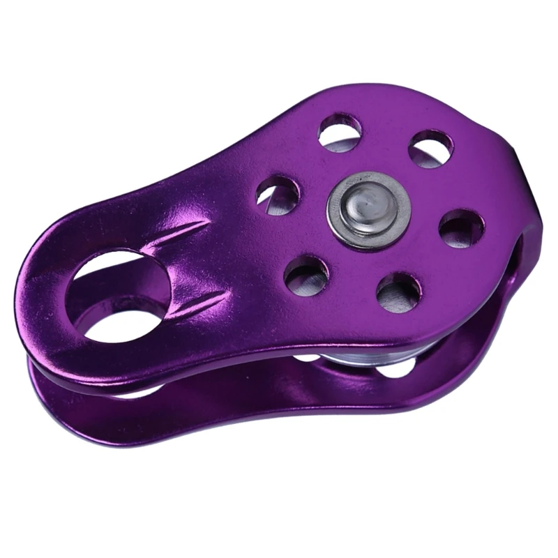 Небольшой веревочный шкив из алюминиевого сплава на открытом воздухе для