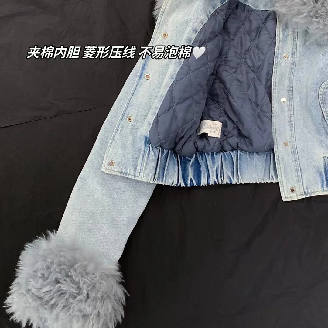 Джинсовая куртка с отстегивающимся меховым воротником и хлопковой подкладкой