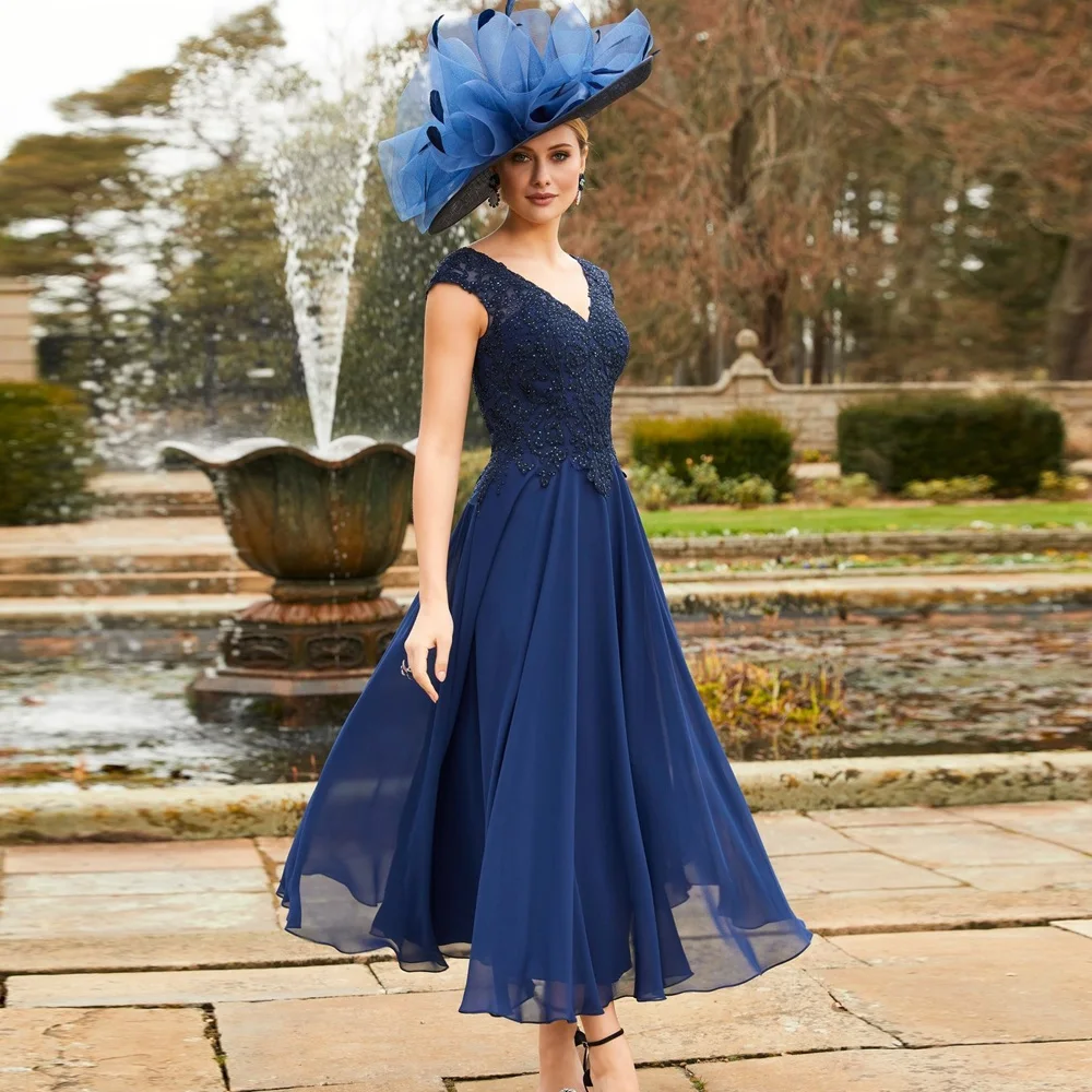 

Navy Blue Tea Length Mother of the Bride Dresses 2023 A Line Chiffon V Neck Sleeveless Formal Evening Women Gown Plus Size Gala