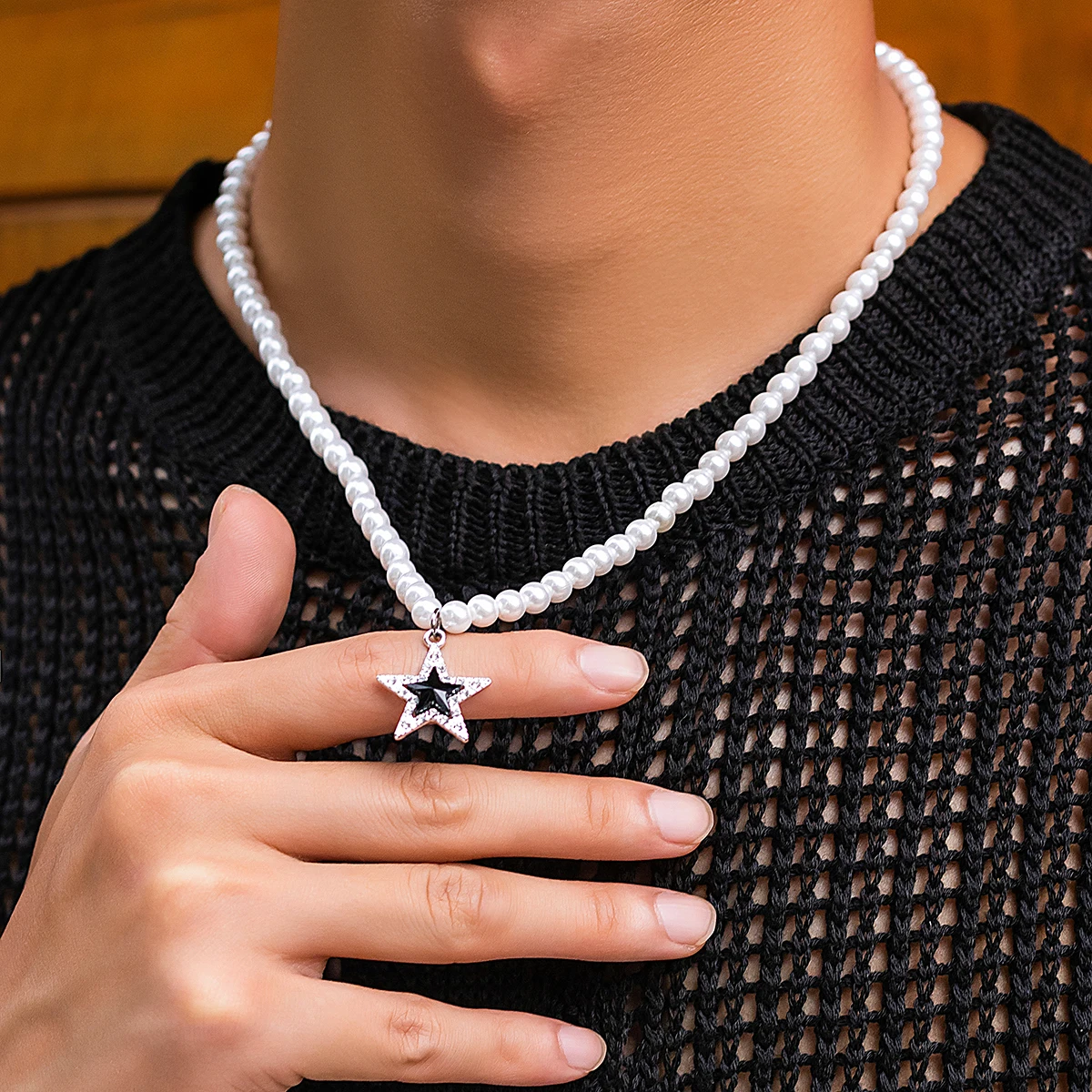

Salircon Simple Handmade Imitation Pearl Beaded Short Necklace Men's Fashion Rhinestone Star Pendant Choker Punk Party Jewelry