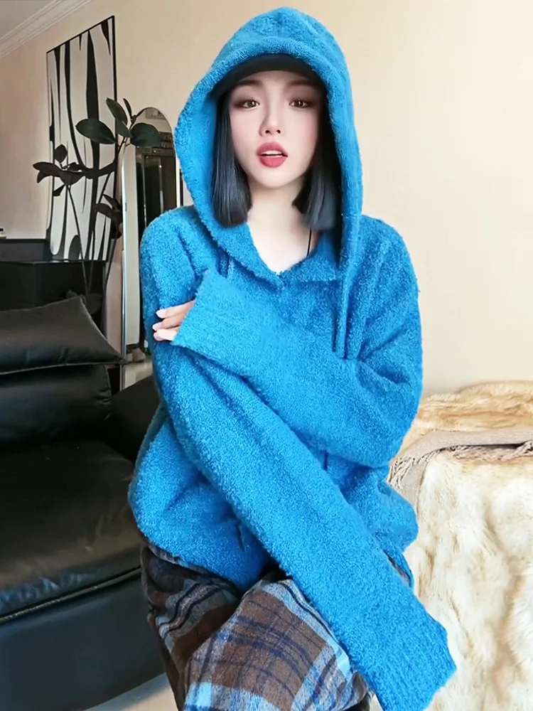 Мягкий клейкий пуловер с капюшоном женский свитер 2024 новинка осени и зимы белый