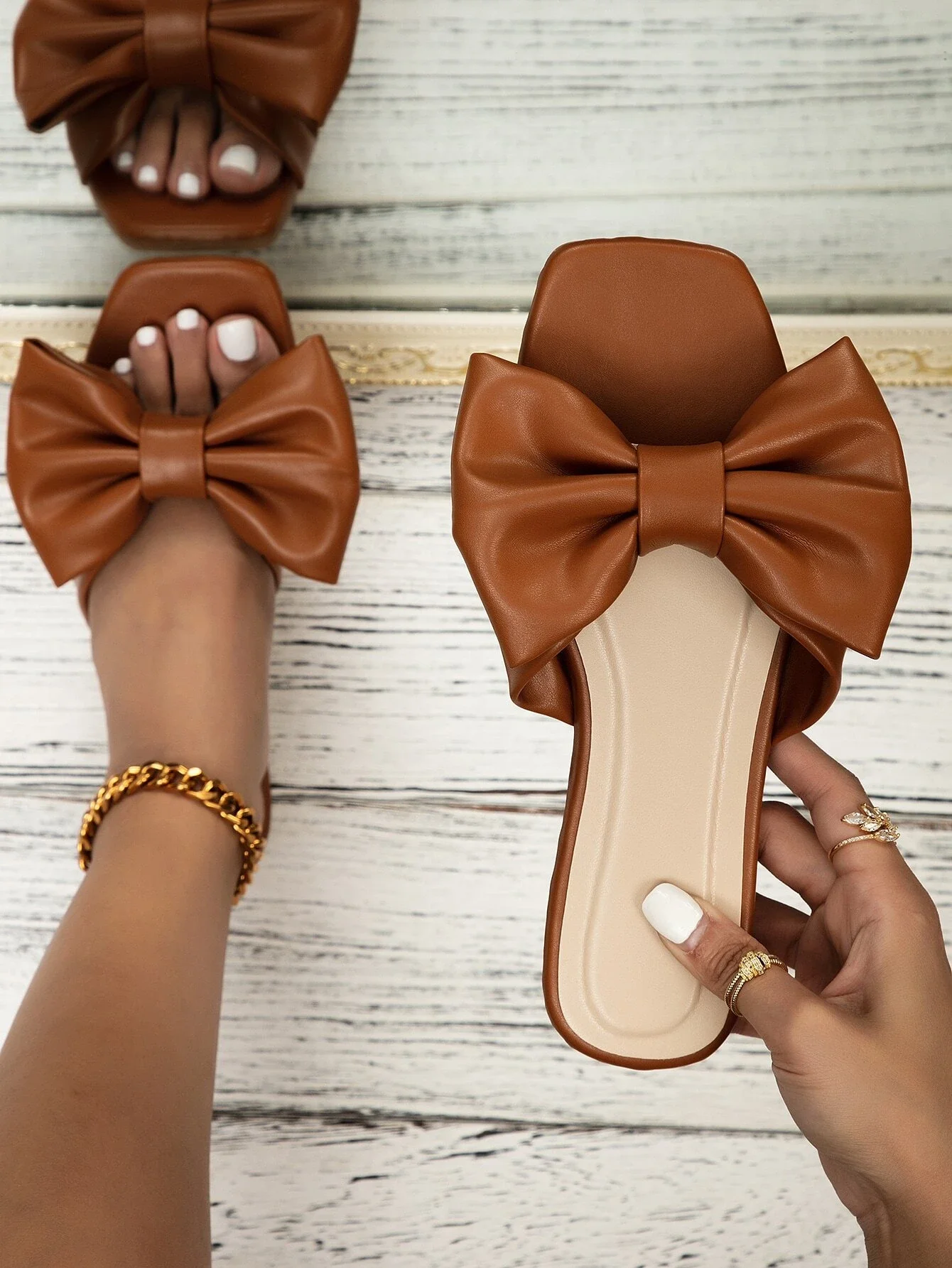 

Bow Detail Flat Slide Sandals