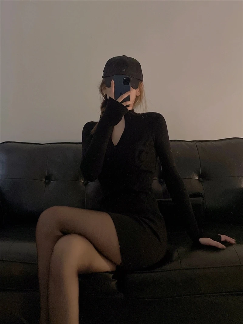 Трикотажное платье с французским вырезом женское осенне-зимнее базовое